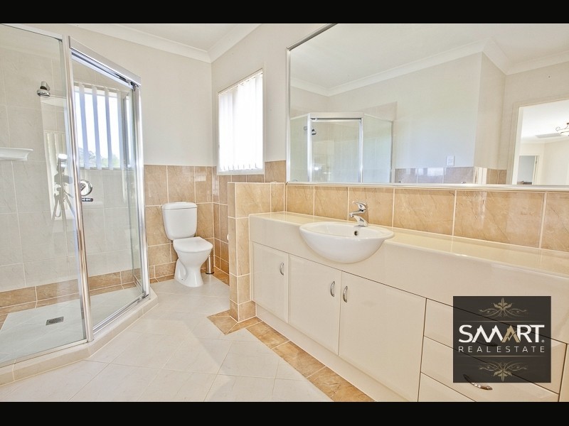 18 Bellavista Close, Highland Park QLD 4211