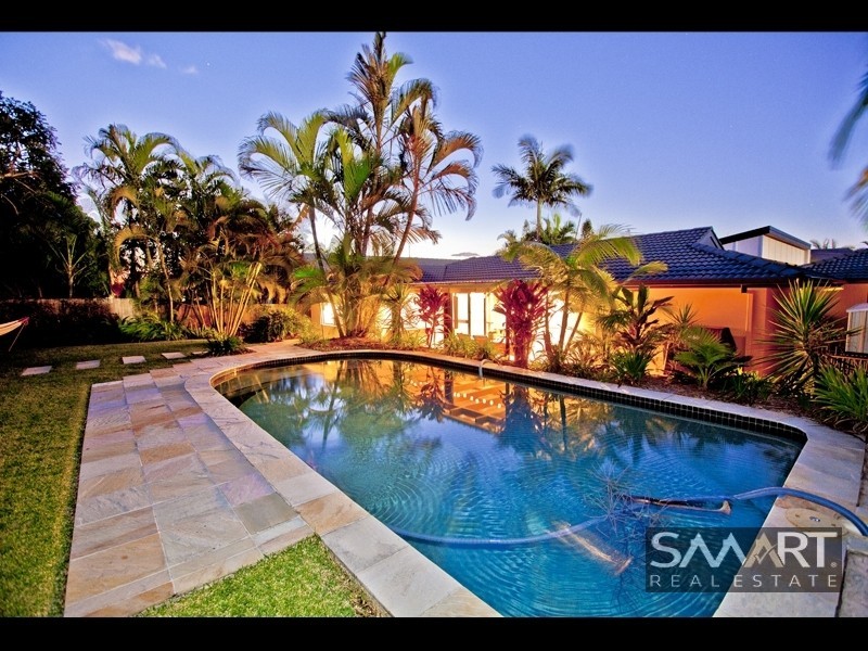 18 Lothian Avenue, Sorrento QLD 4217