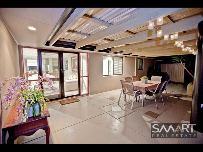 18 Lothian Avenue, Sorrento QLD 4217