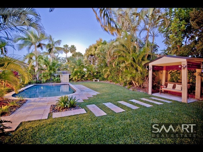 18 Lothian Avenue, Sorrento QLD 4217