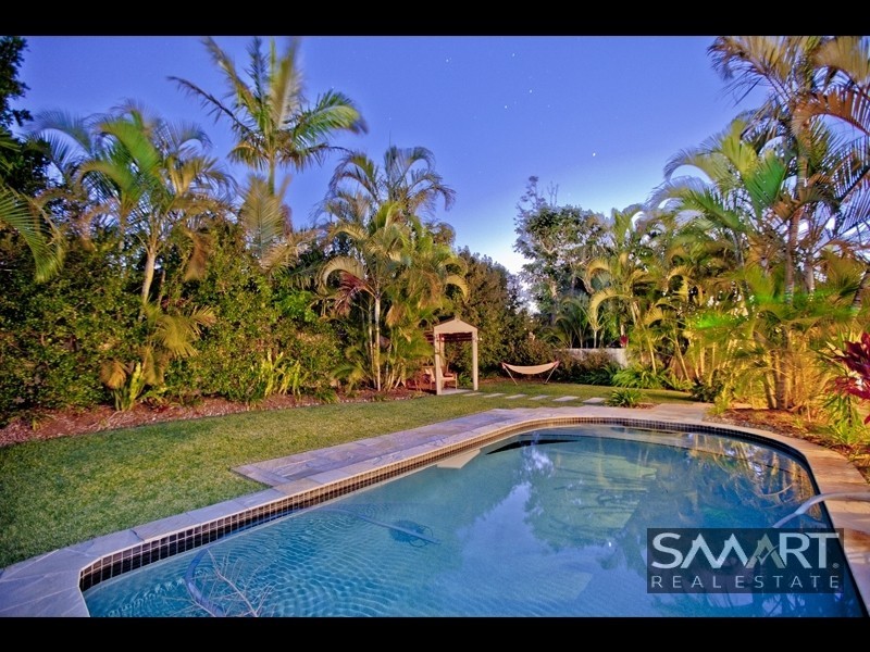 18 Lothian Avenue, Sorrento QLD 4217