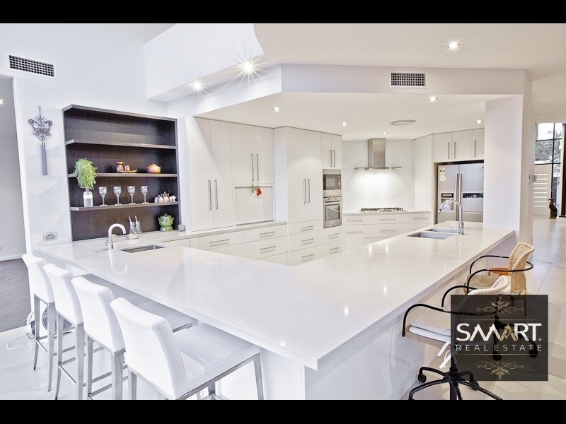 76 Amalfi Drive, Isle Of Capri QLD 4217