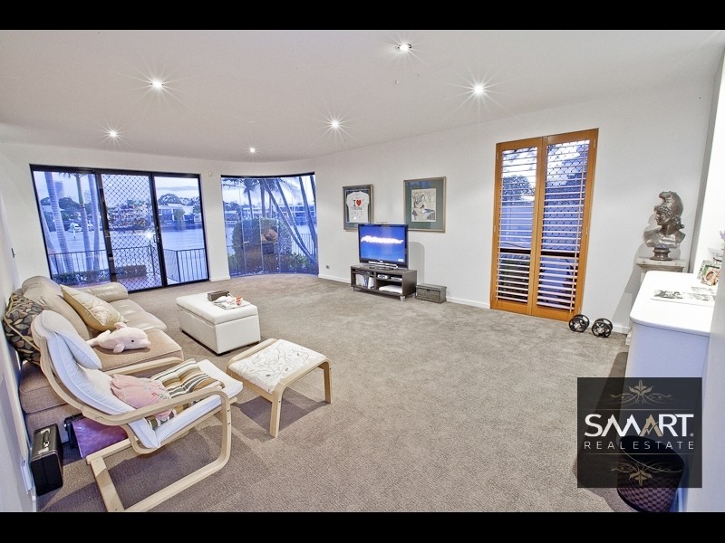 76 Amalfi Drive, Isle Of Capri QLD 4217