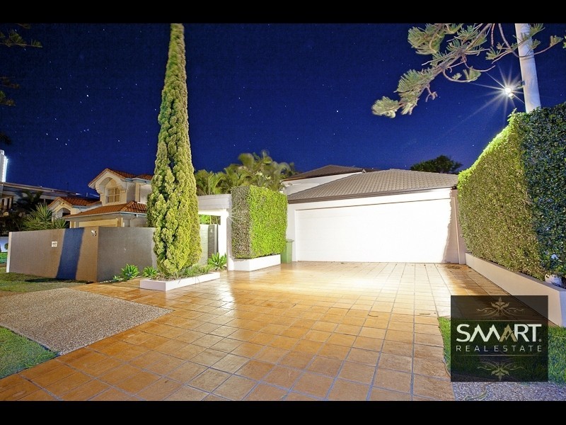 76 Amalfi Drive, Isle Of Capri QLD 4217