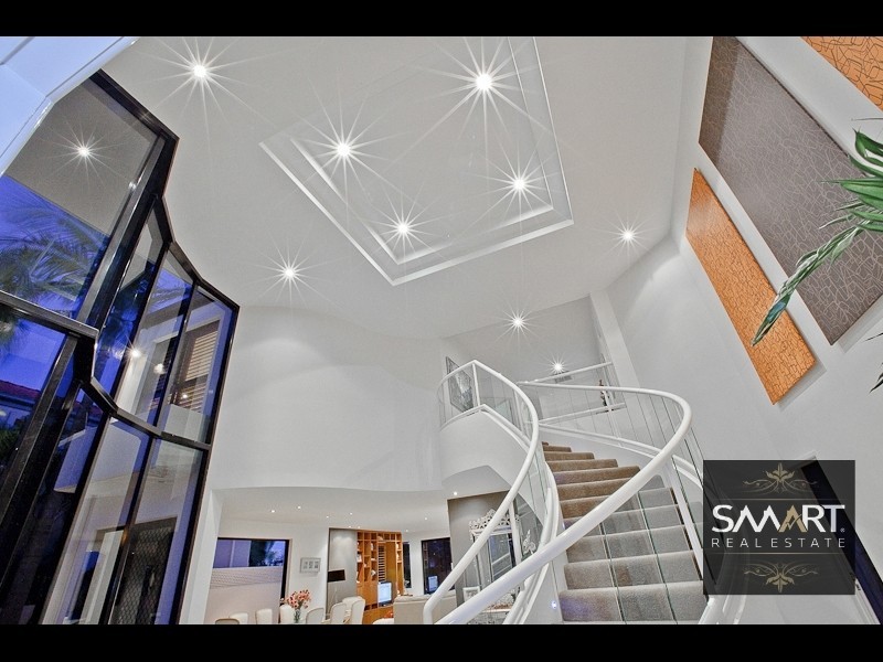 76 Amalfi Drive, Isle Of Capri QLD 4217
