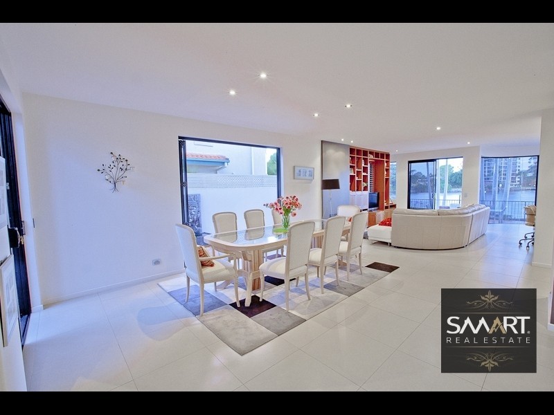 76 Amalfi Drive, Isle Of Capri QLD 4217
