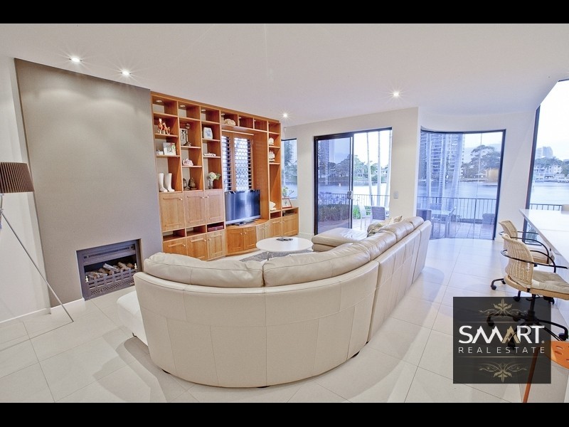 76 Amalfi Drive, Isle Of Capri QLD 4217