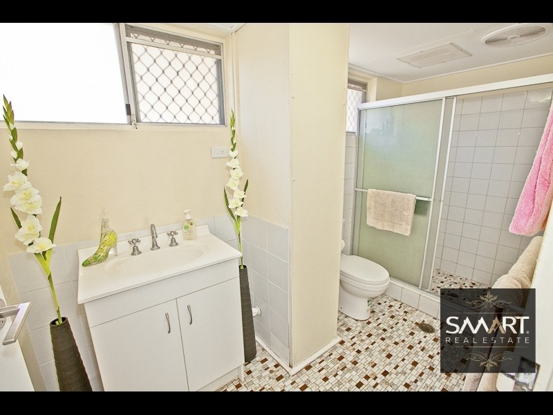 2/51 Burra Street, Chevron Island QLD 4217