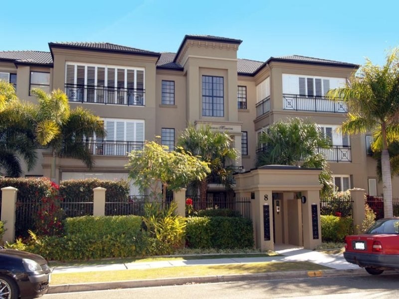 8/8 Parnoo Street,, Chevron Island QLD 4217