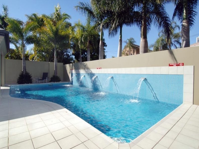 8/8 Parnoo Street,, Chevron Island QLD 4217