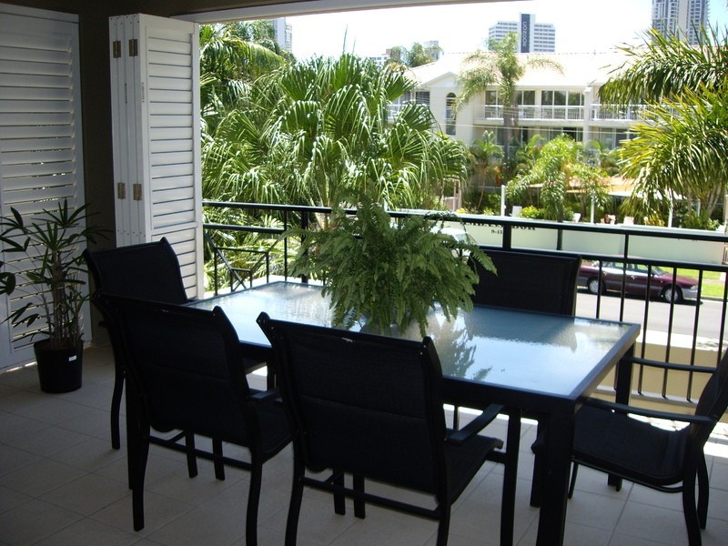 8/8 Parnoo Street,, Chevron Island QLD 4217