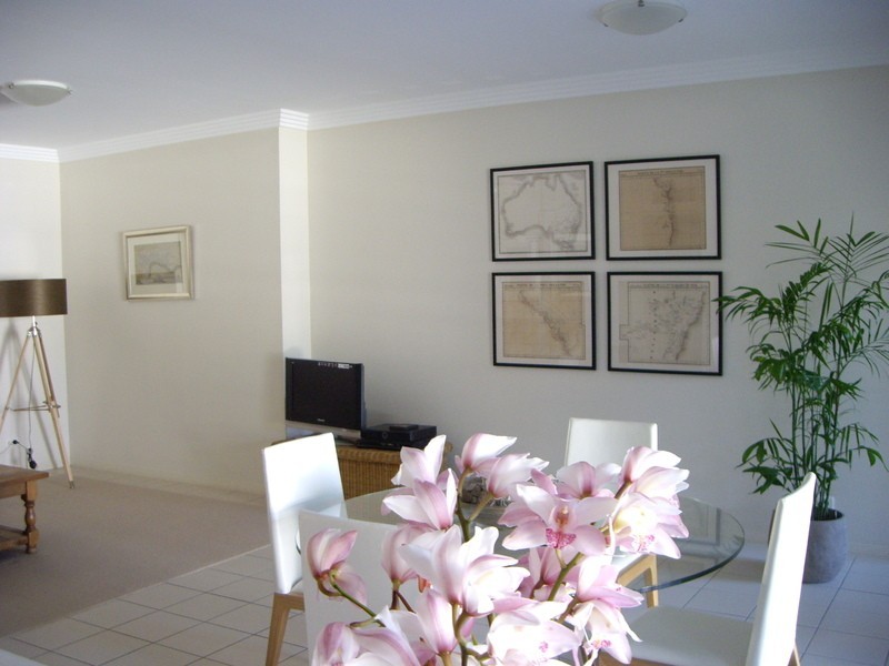 8/8 Parnoo Street,, Chevron Island QLD 4217