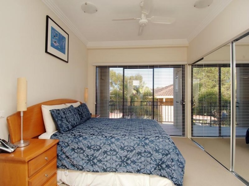 8/8 Parnoo Street,, Chevron Island QLD 4217