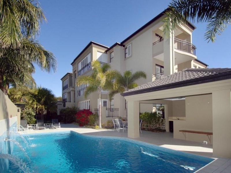 8/8 Parnoo Street,, Chevron Island QLD 4217