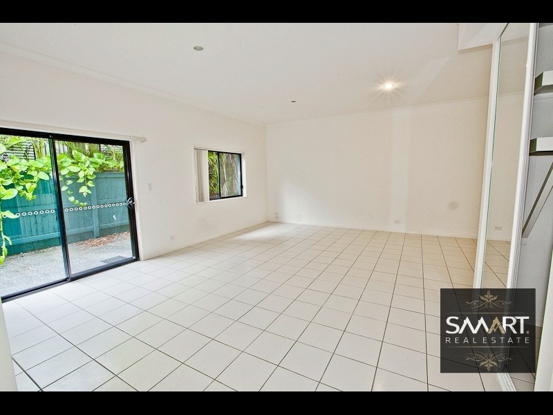 24/2 Ridgeline Way, Highland Park QLD 4211