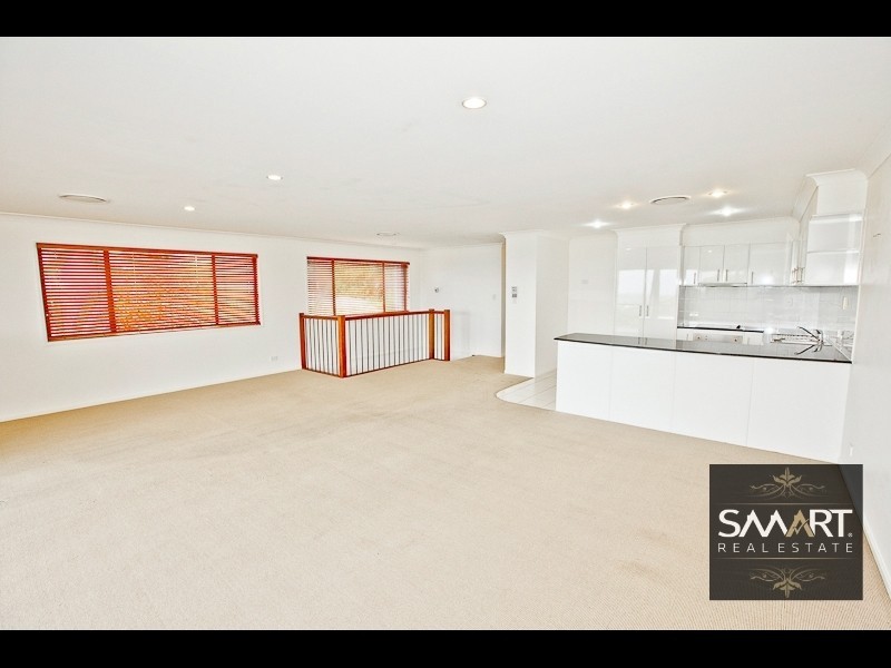 24/2 Ridgeline Way, Highland Park QLD 4211