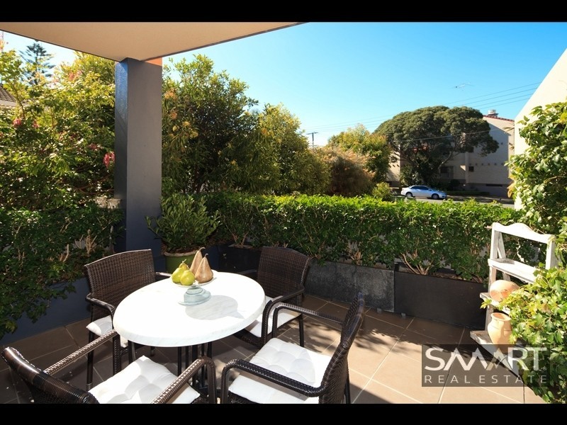 3/24 Parneno Street, Chevron Island QLD 4217