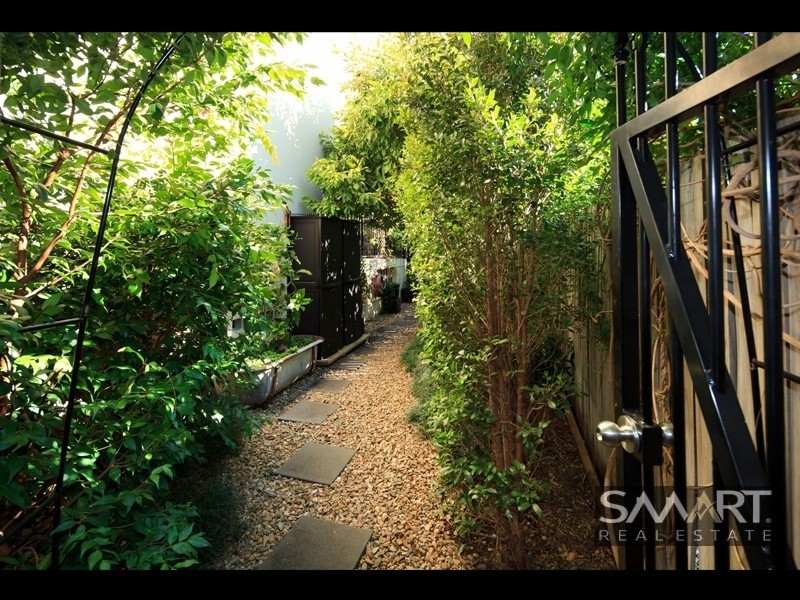 3/24 Parneno Street, Chevron Island QLD 4217