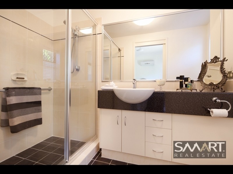 3/24 Parneno Street, Chevron Island QLD 4217