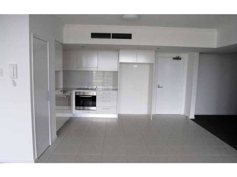 33/25 Surf Parade, Broadbeach QLD 4218