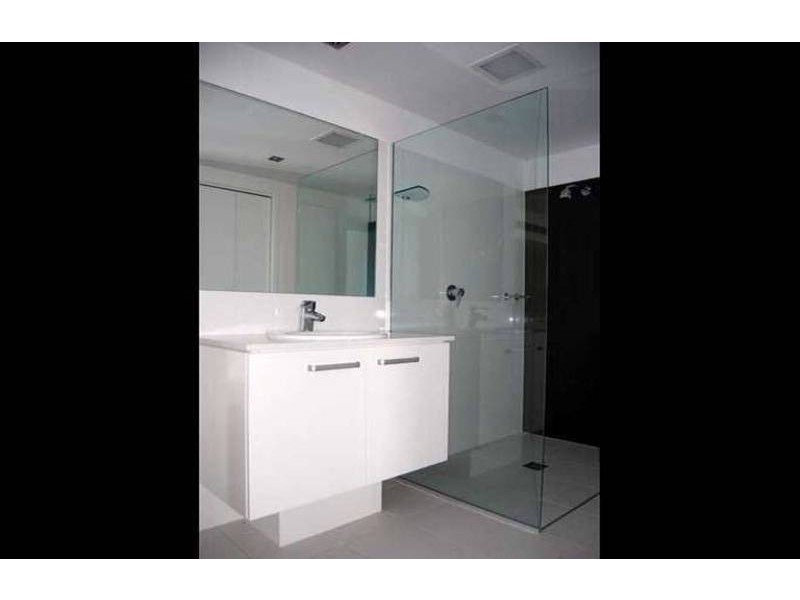 33/25 Surf Parade, Broadbeach QLD 4218
