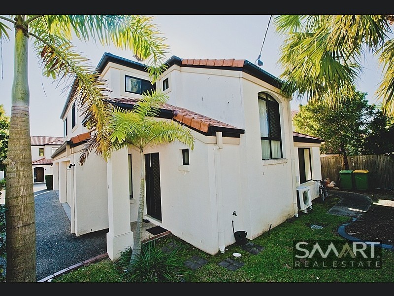 1/123 Pohlman Street, Southport QLD 4215