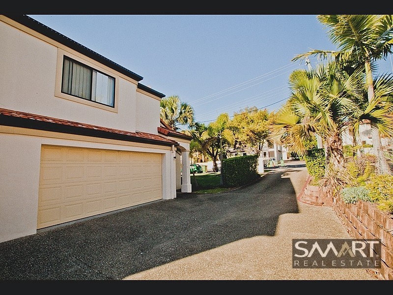 1/123 Pohlman Street, Southport QLD 4215