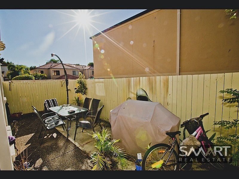 1/123 Pohlman Street, Southport QLD 4215