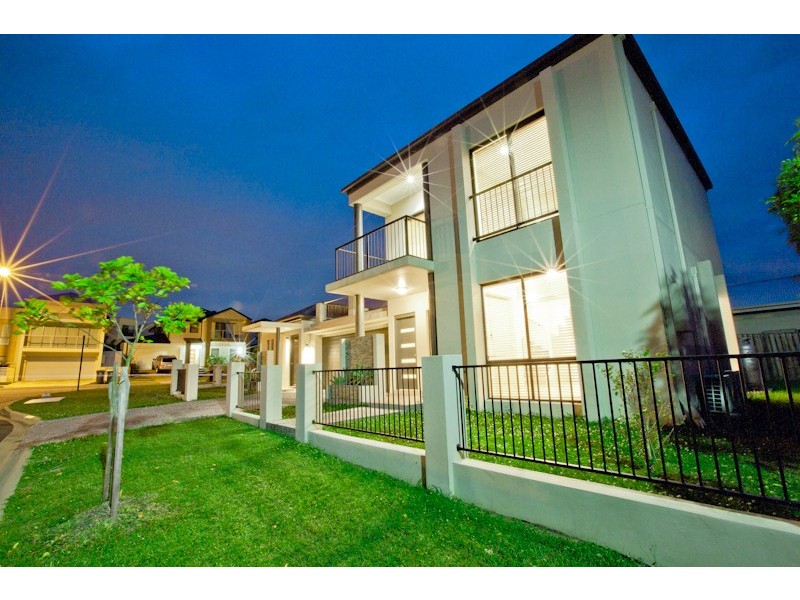 49 Azzurra Drive, Varsity Lakes QLD 4227