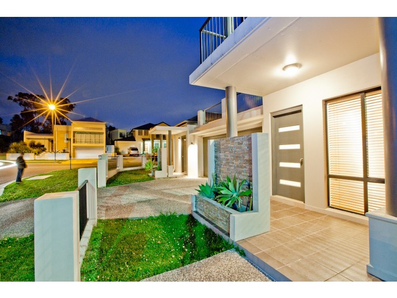 49 Azzurra Drive, Varsity Lakes QLD 4227