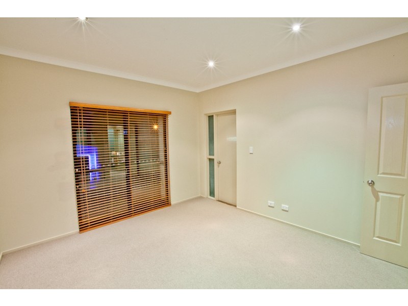 49 Azzurra Drive, Varsity Lakes QLD 4227