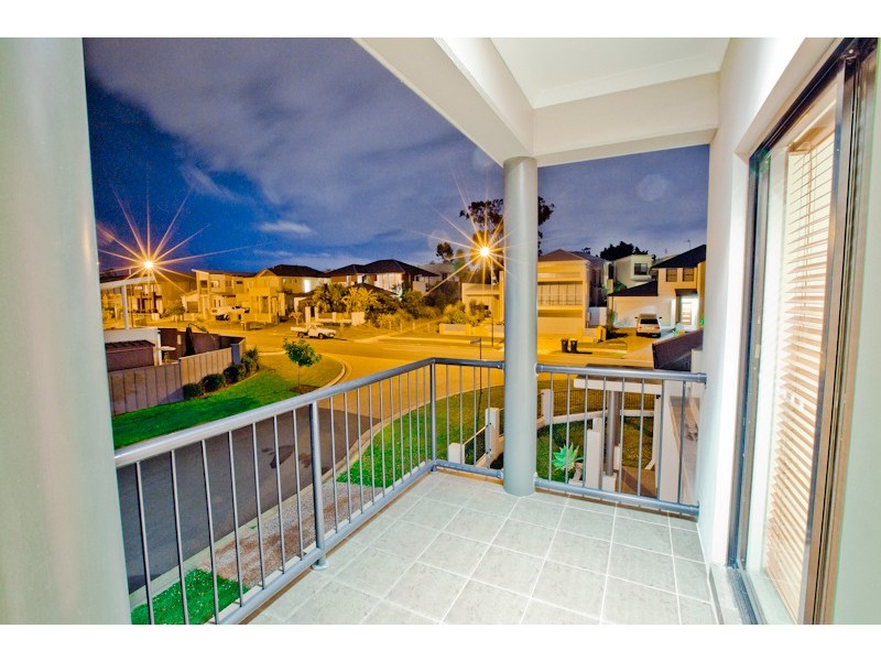 49 Azzurra Drive, Varsity Lakes QLD 4227