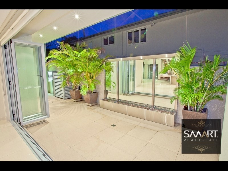 21 Etna Street, Isle Of Capri QLD 4217