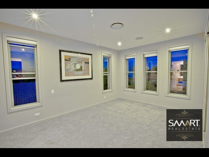 21 Etna Street, Isle Of Capri QLD 4217