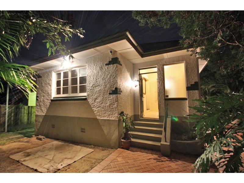 43 Deakin Avenue, Southport QLD 4215