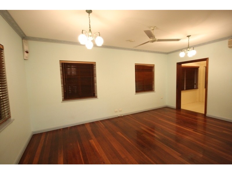 43 Deakin Avenue, Southport QLD 4215