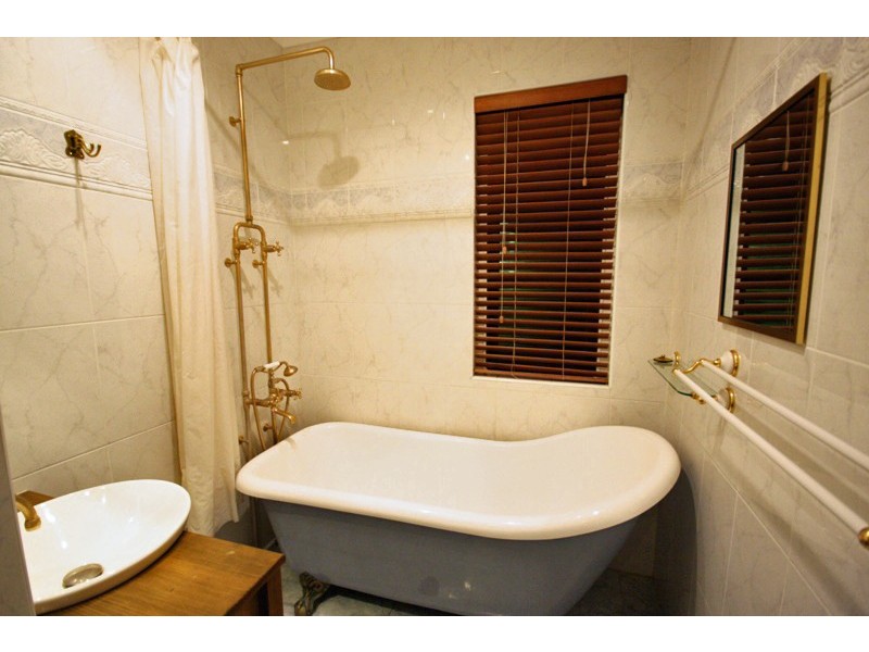 43 Deakin Avenue, Southport QLD 4215