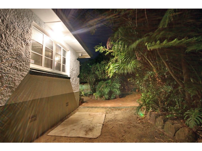 43 Deakin Avenue, Southport QLD 4215