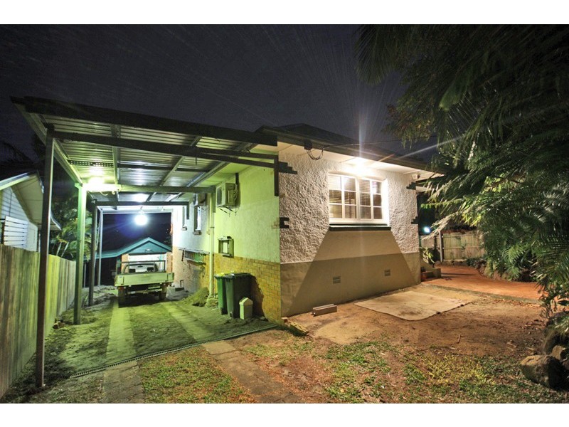 43 Deakin Avenue, Southport QLD 4215