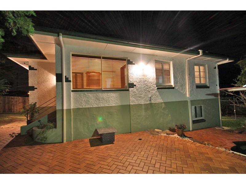 43 Deakin Avenue, Southport QLD 4215