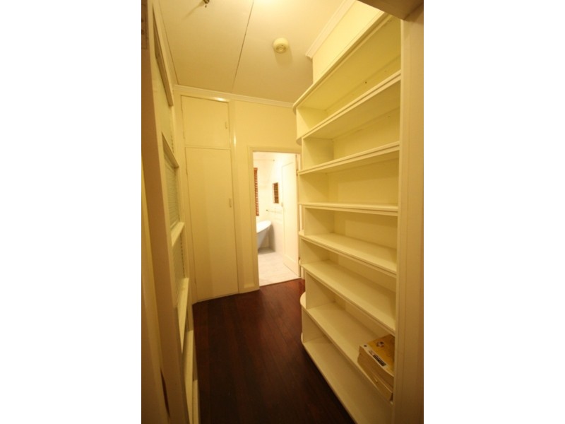 43 Deakin Avenue, Southport QLD 4215