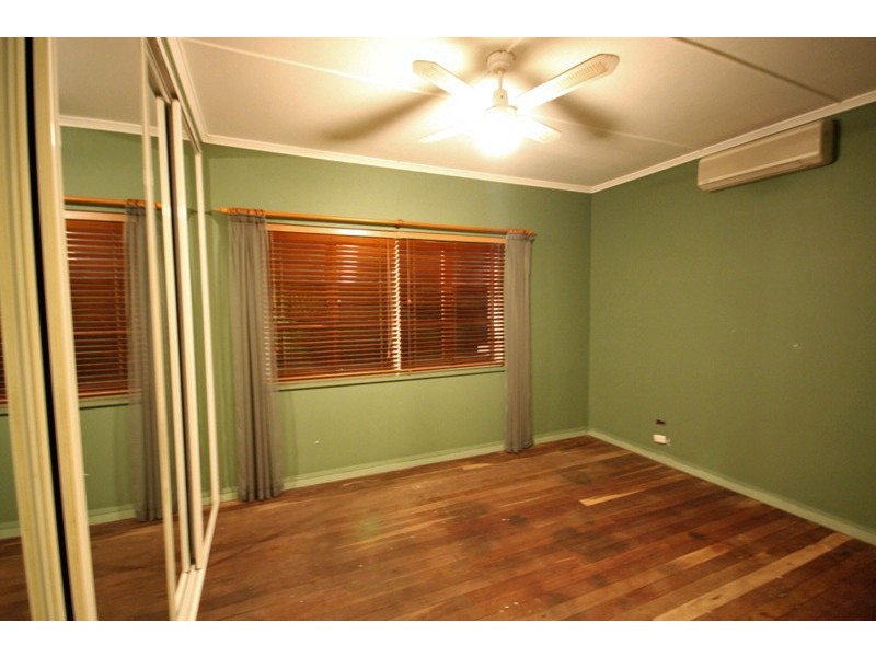 43 Deakin Avenue, Southport QLD 4215