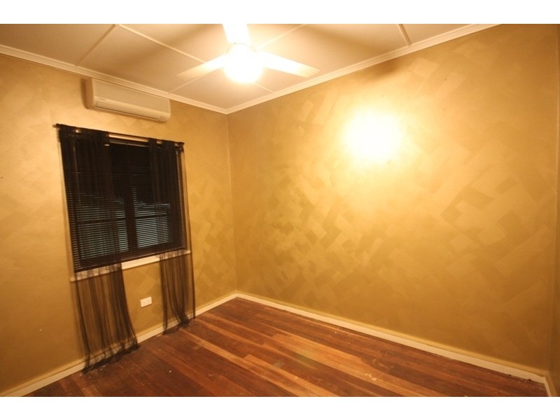 43 Deakin Avenue, Southport QLD 4215