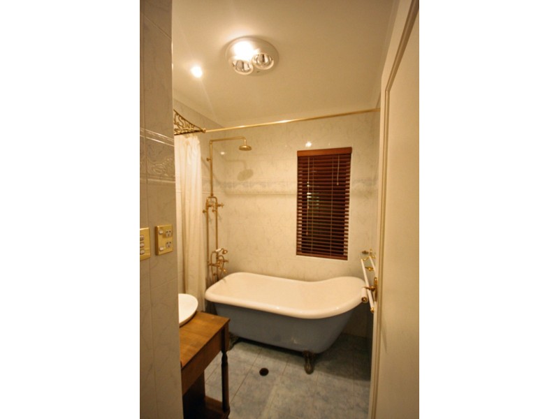 43 Deakin Avenue, Southport QLD 4215