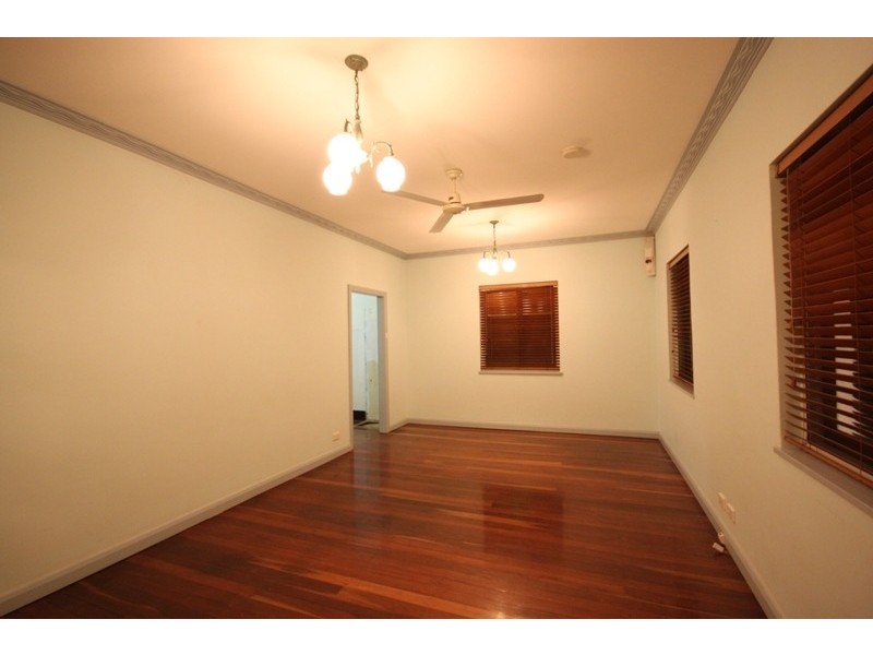 43 Deakin Avenue, Southport QLD 4215