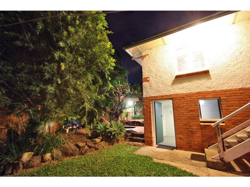 43 Deakin Avenue, Southport QLD 4215