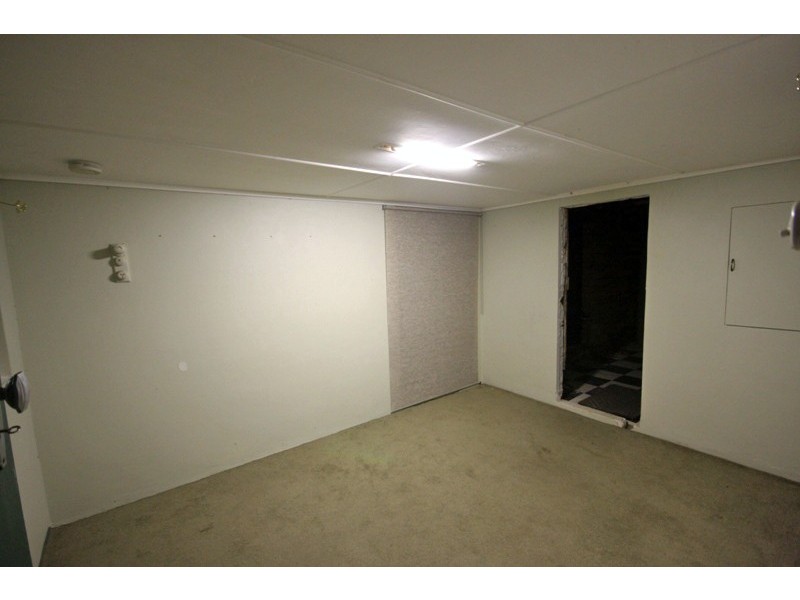 43 Deakin Avenue, Southport QLD 4215