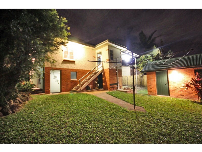 43 Deakin Avenue, Southport QLD 4215