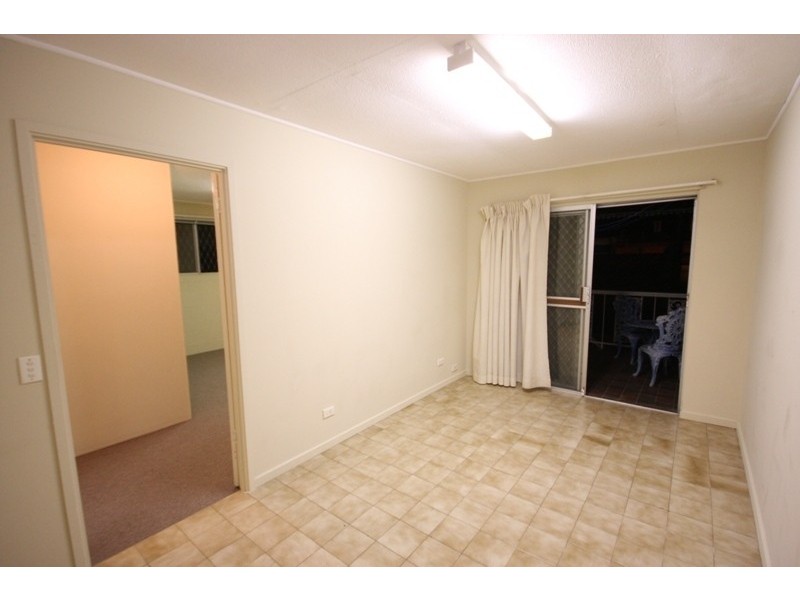 1/19 Karloo Street, Chevron Island QLD 4217