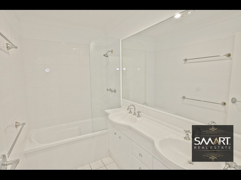 24/2 Ridgeline Way, Highland Park QLD 4211